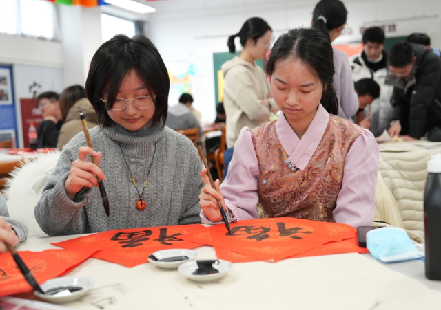 孩子们的笑脸更绚烂学业成果稳步提高综合素质显着增强