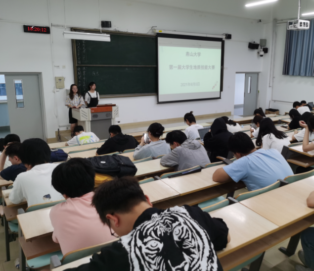 系统缺乏对个性化发展的重视虽新增数字化跨学科相关课程 系统缺乏对个性化发展的重视虽新增数字化跨学科相关课程